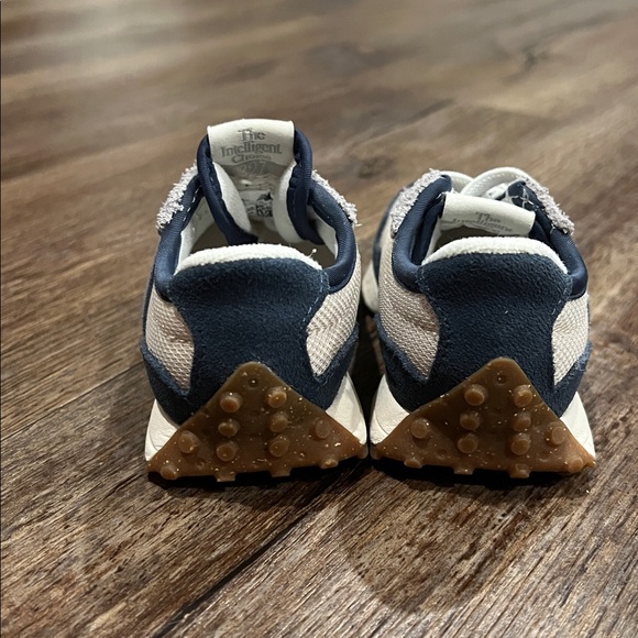 New Balance 327 - Picture 3 of 4